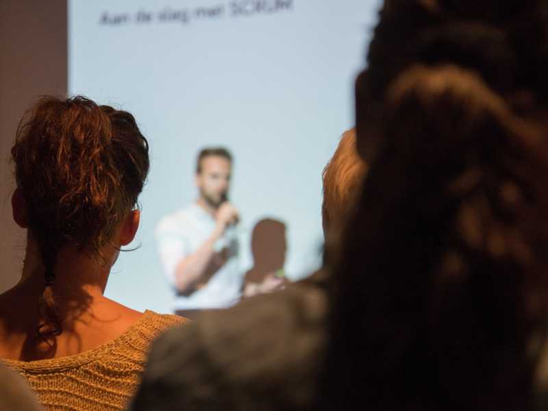 2025: Un año de demanda&nbsp;ajustada